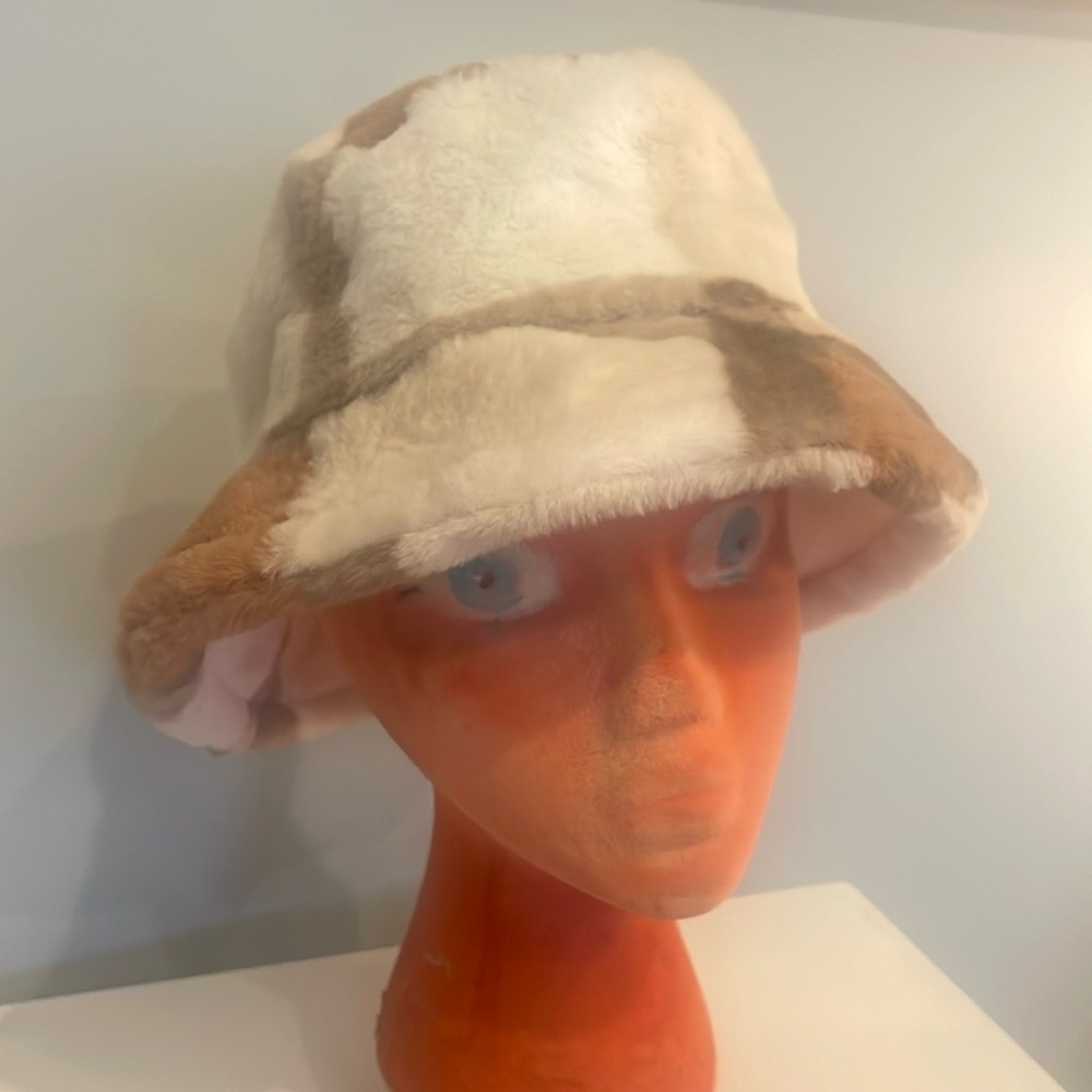 Beige & tan bucket hat new - winter wear